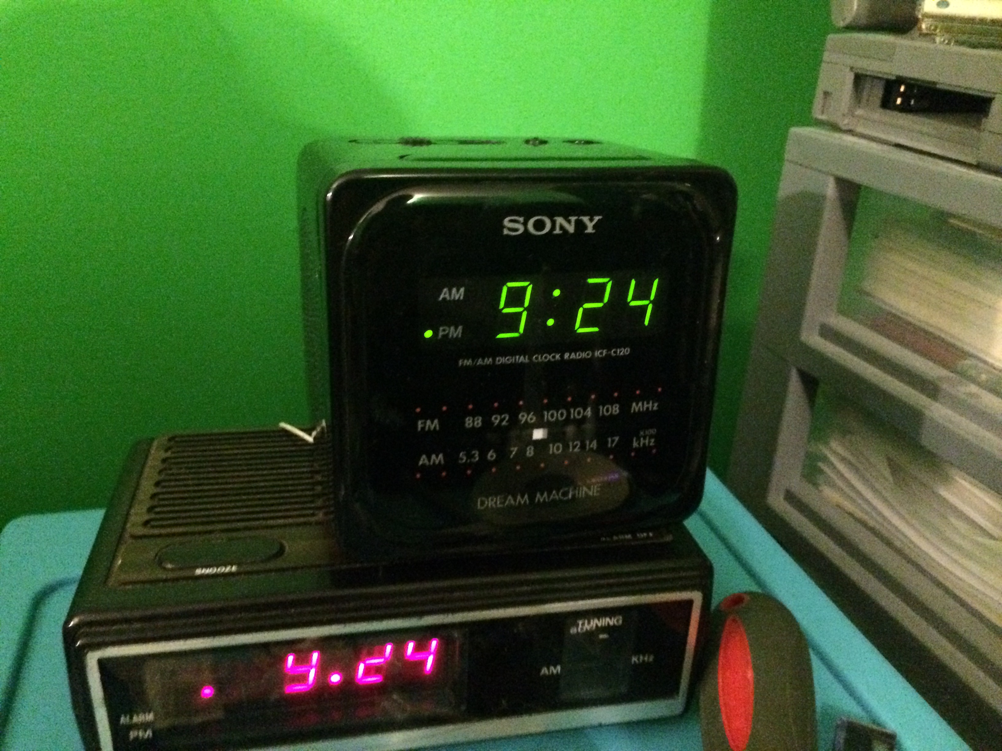 Sony ICF-C120