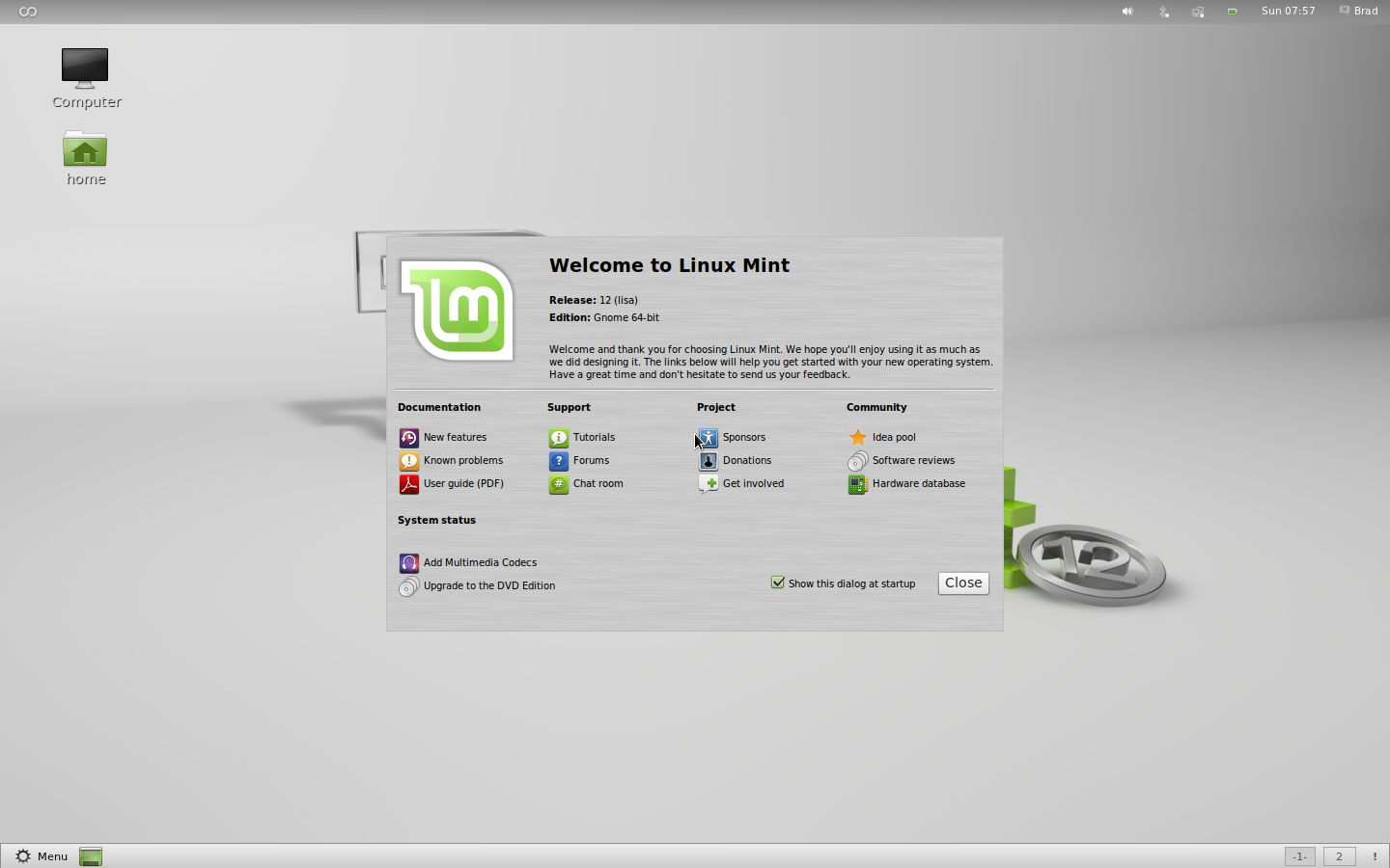 Linux Mint 12 Desktop